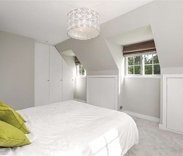 Contemporary three/four bedroom house, complete with state of the art smart lighting and electrics throughout - Photo 5
