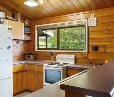 Charming two-bedroom Lockwood - Photo 5