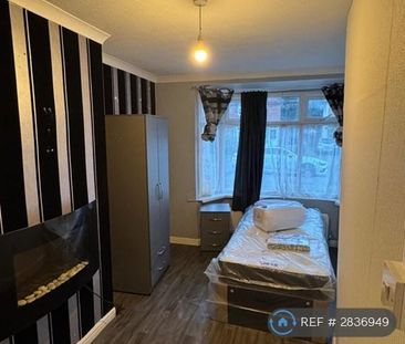 1 bedroom in a house share to rent - Photo 2