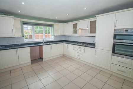 4 bedroom detached house to rent - Photo 5