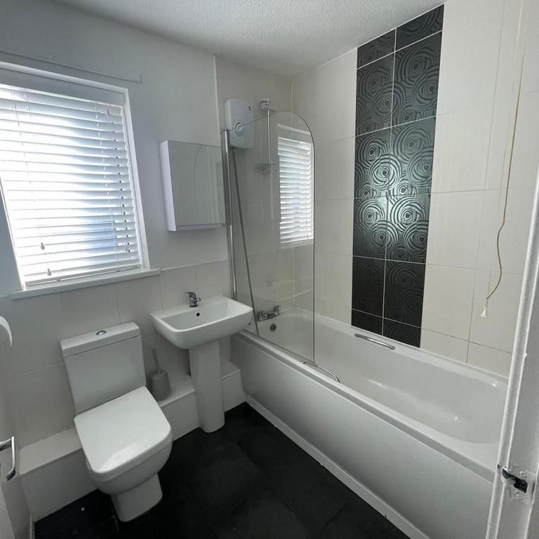 2 bedroom semi-detached house to rent - Photo 1