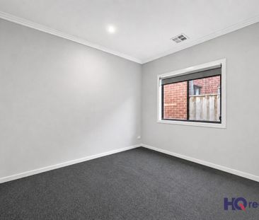 Luxury Living with 2 Ensuites & 3 Toilets in King's Leigh Estate We... - Photo 2