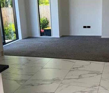 Modern Two-Bedroom Townhouse Close to CBD - Photo 5