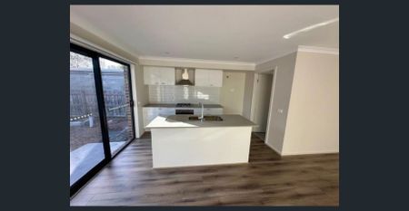 EXECUTIVE TOWNHOUSE - Photo 3