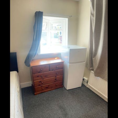 Room in a Shared Flat, Wembley Hill Road, HA9 - Photo 3