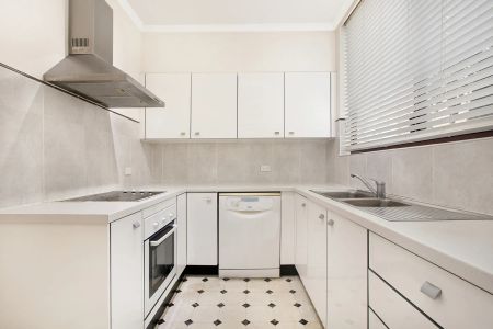 Air-Conditioned Conveniently Located One Bedroom Apartment - Photo 2