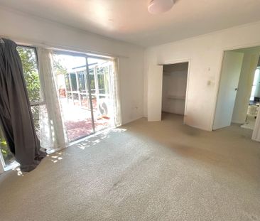Spacious Five-Bedroom Family Home in Desirable Botany Downs - Photo 4