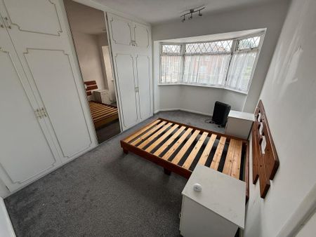 3 bedroom semi-detached house to rent - Photo 3