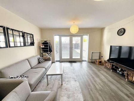 Wynne Crescent, Rugby, CV21 - Photo 2