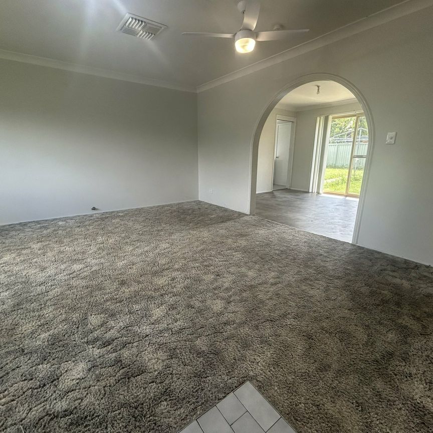 Charming 3-Bedroom Family Home in Prime Oxley Vale Location! - Photo 1