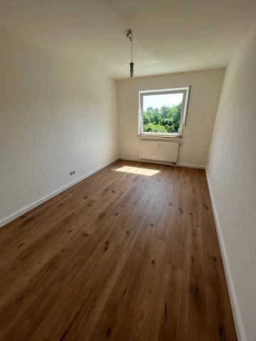 Ihr Wohntraum wird wahr! Gemütliche 3-Zimmerwohnung mit Garage - Photo 2