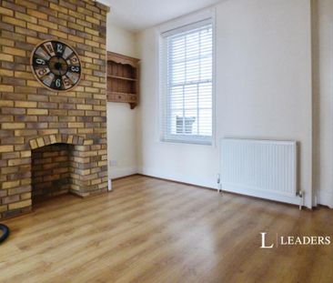 3 bedroom house to rent New Road, Littlehampton, West Sussex, BN17 - Photo 2