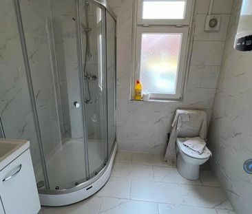 4 bedroom flat to rent - Photo 6