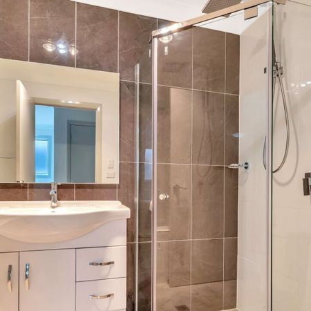 Contemporary Living - Photo 4