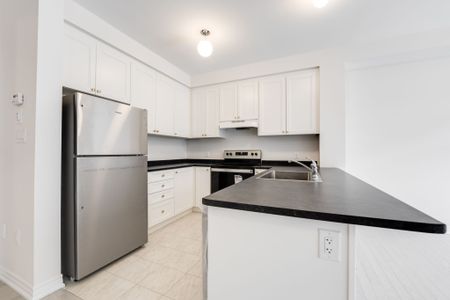 For Lease - 2063 Horace Duncan Crescent, Oshawa, Ontario - Photo 4