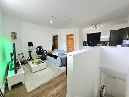 2 Bed Flat, Napier Road, LU1 - Photo 3