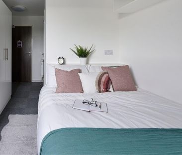 1 bedroom in a flat share to rent - Photo 4