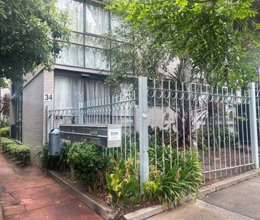 1 / 34 Cromwell Rd, South Yarra - Photo 1