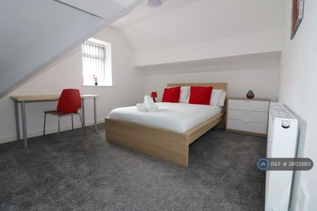 6 bedroom semi-detached house to rent - Photo 5