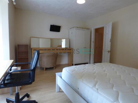 4 bedroom terraced house to rent - Photo 5