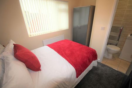 1 bedroom in a house share to rent - Photo 4