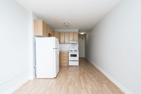 798 Richmond Street West - Photo 3