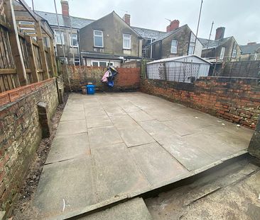 £1,300 PCM, Newly Refurbished Three Bedroom House with Enclosed Gar... - Photo 2