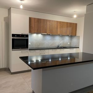 Un appartement entièrement rénové à louer à Romont. - Foto 2