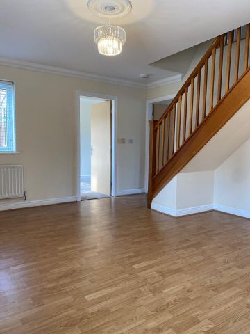 4 Bed Semi-Detached House, Chelsfield Grove, M21 - Photo 3