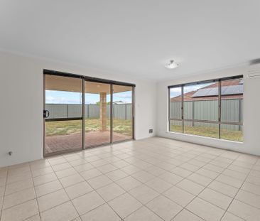 Large 4 x 2 Family Home in Baldivis Central - Photo 4