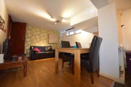 3 bedroom House in Harold Street, Leeds - Photo 5