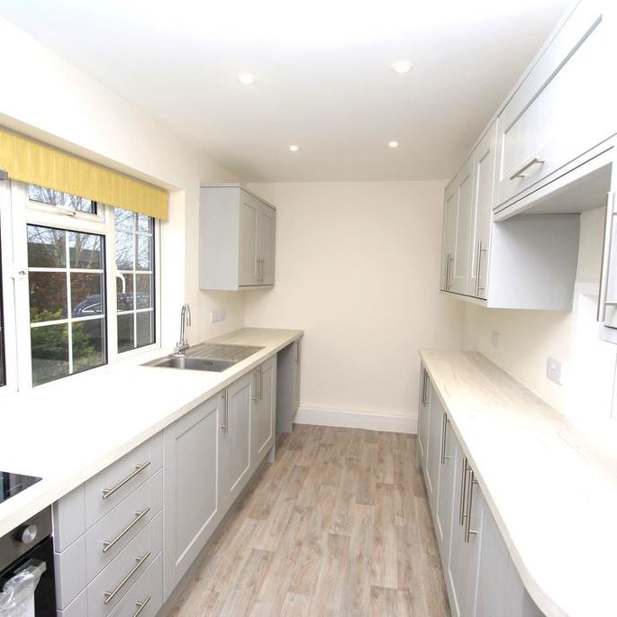 3 bedroom end of terrace house to rent - Photo 1