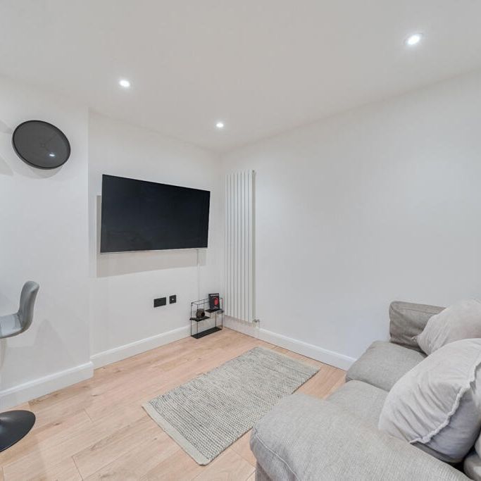 2 Bed Flat, Hazel Way, SE1 - Photo 1