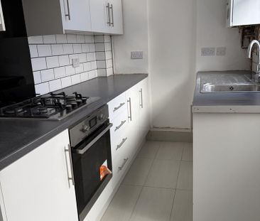 4 bedroom terraced house to rent - Photo 3