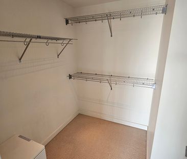 Large, South Facing 2 Bedroom, 2 Bathroom, Underground Parking! - Photo 4