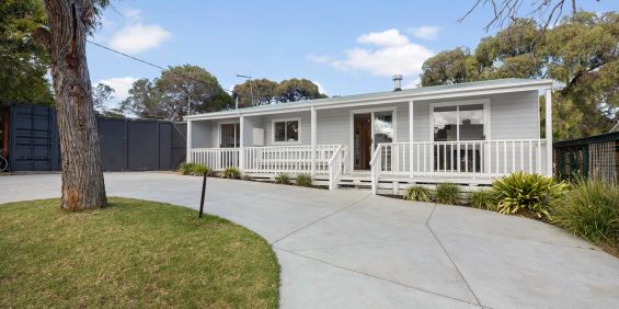 An idyllic coastal location, immaculately presented - Photo 3
