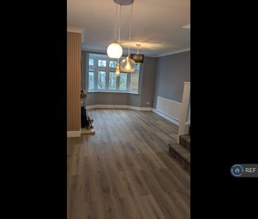 4 bedroom semi-detached house to rent - Photo 1