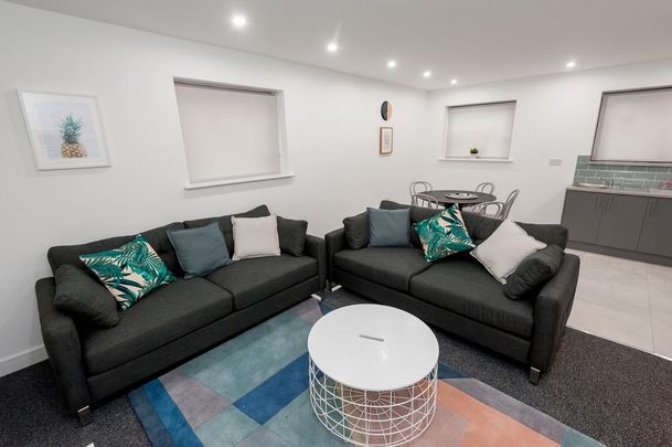 5 bedroom apartment to rent - Photo 1