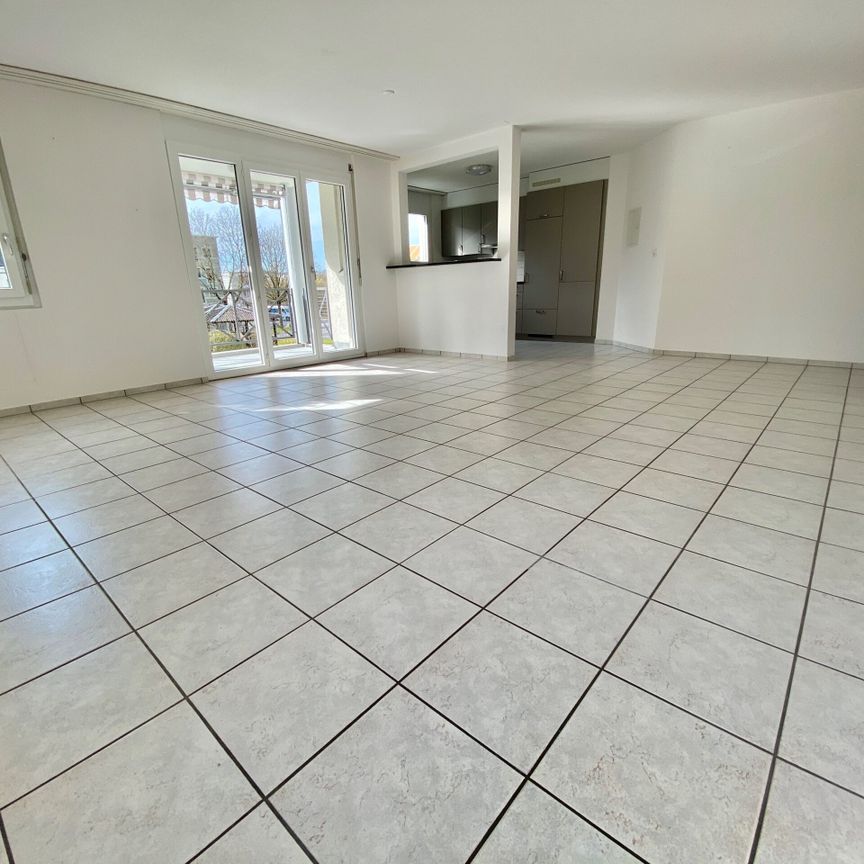 Zu vermieten nach Vereinbarung frisch renovierte 4.5 Zi-Wohnung mit Balkon - Photo 1