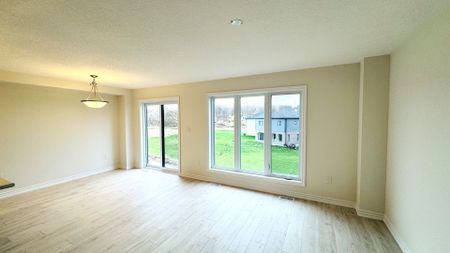 For Lease - 375 Benninger Drive, Kitchener, Ontario - Photo 3