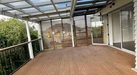 Bright and Sunny - Photo 2