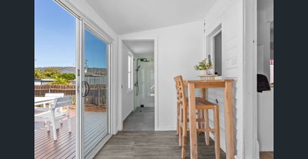 A Modern Haven Where Contemporary Design Meets Urban Convenience - Photo 3