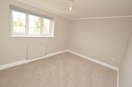 5 bedroom detached house to rent - Photo 2