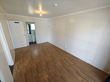 Four bedroom family home in Hillcrest - Photo 3