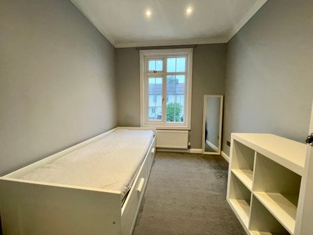 Blessbury Road, Burnt Oak, Edgware HA8 - Photo 2