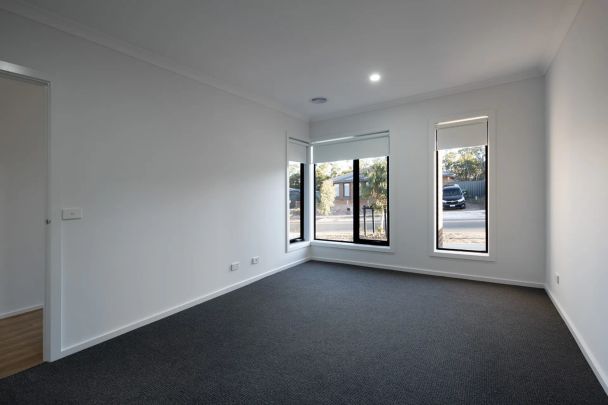 Modern family home in the heart of Huntly . - Photo 1