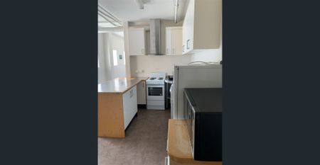 Five Bedroom, Furnished Apartment - Photo 5