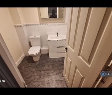 1 bedroom in a flat share to rent - Photo 5