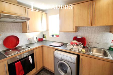 2 bedroom apartment to rent Collier Way, Southend-on-Sea, Essex, SS1 - Photo 3