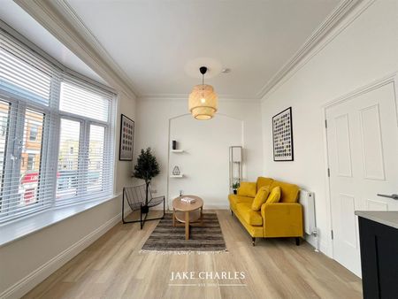 1 Bedroom Flat - Photo 2